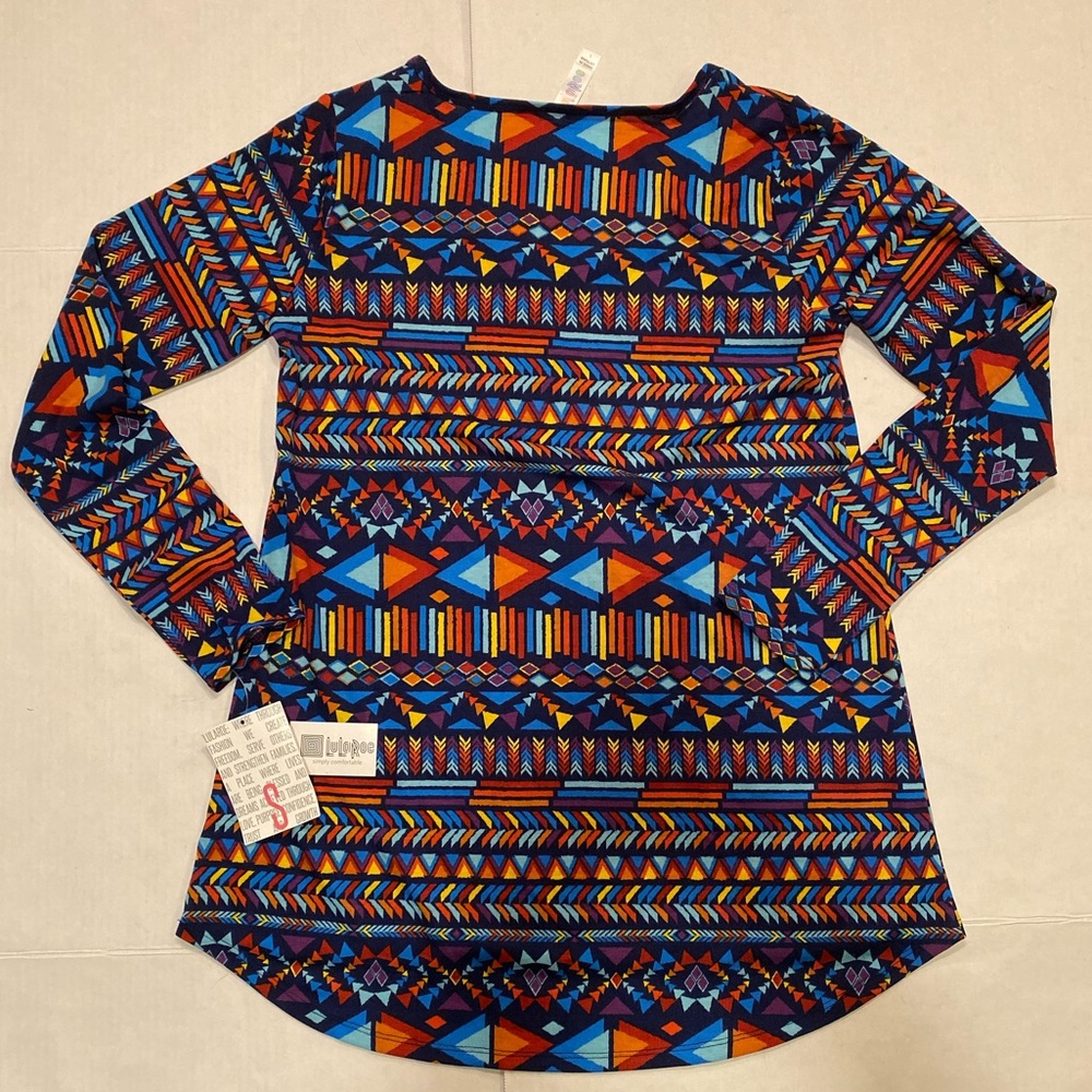 NWT LuLaRoe Lynnae Aztec/Tribal top - Picture 3 of 5